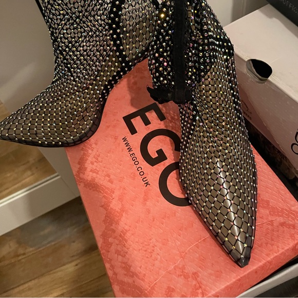 DIAMANTE DETAIL POINTED TOE STILETTO HEEL ANKLE HIGH SOCK BOOT IN BLACK FISHNET - Picture 5 of 9